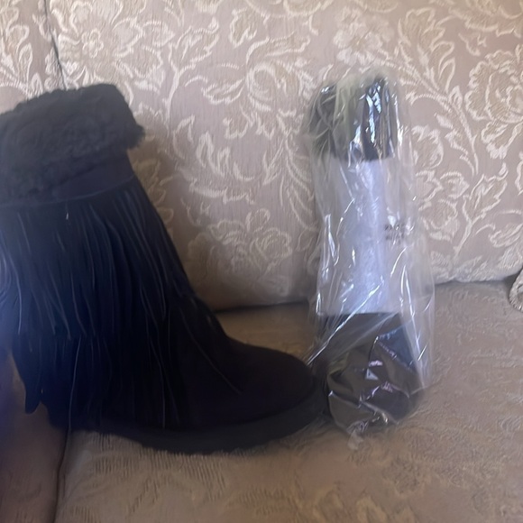 Black Madden suede boots with fringe. Never wornNew in the boxVery fashionable - Picture 3 of 4